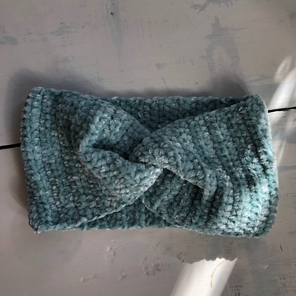 Handmade Velvet Headband - Picture 6 of 7